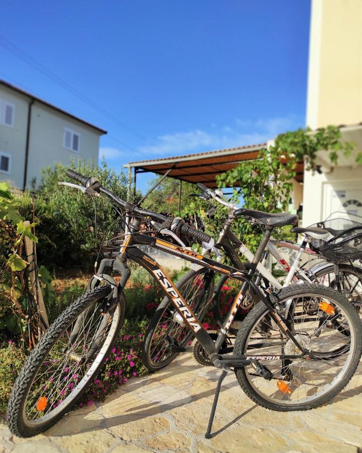 Apartments Barisic Hrvatskih Zrtava 404 Seget Vranjica Trogir Exterior foto
