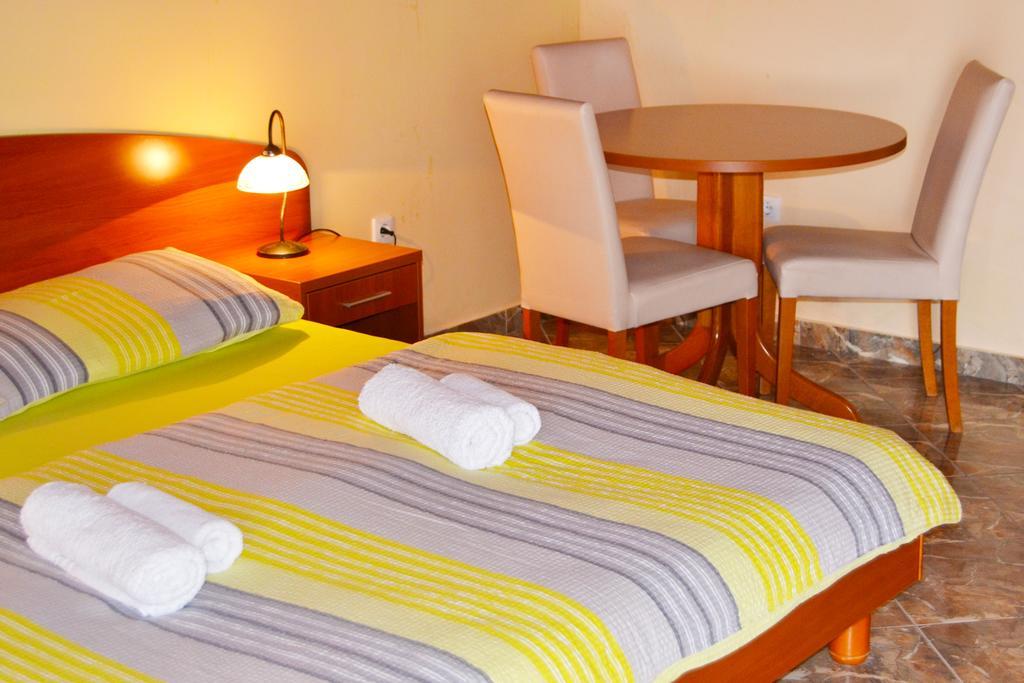 Apartments Barisic Hrvatskih Zrtava 404 Seget Vranjica Trogir Exterior foto